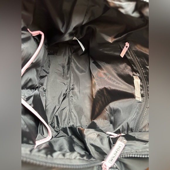 Wildfox Women's Embroidered Lips Icon Tote Bag (NWT) - Picture 10 of 12